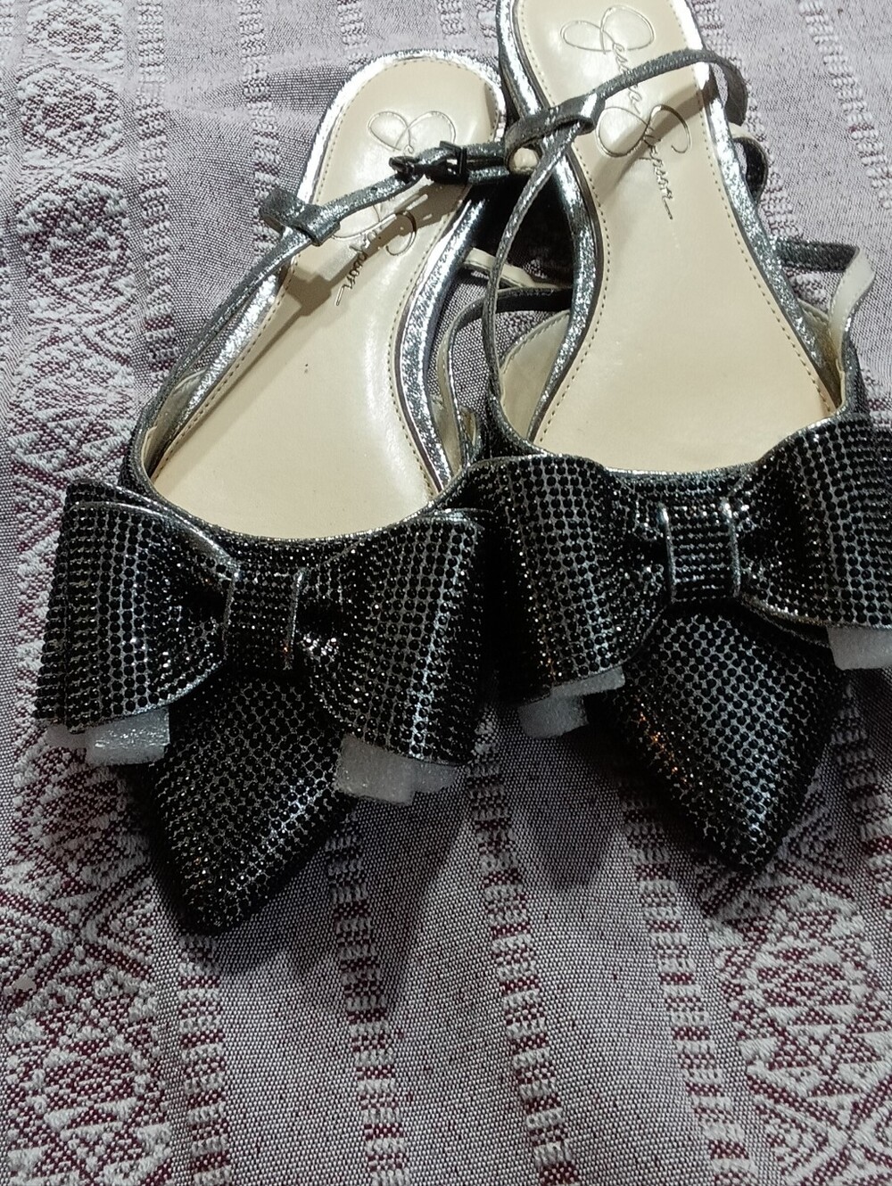 JESSICA SIMPSON Bejeweled Bow Silver Strappy Flats NEW SIZE 9(40)